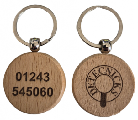 Wooden keyring detecnicks